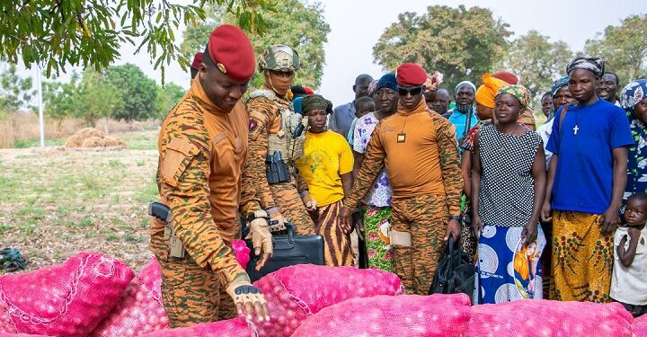 Journée internationale de la Femme 2025 : Visite surprise du Chef de l’État aux productrices de légumes à Zongo