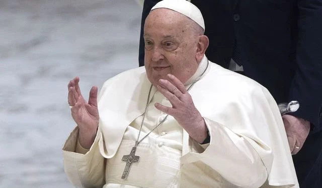 Décès du Pape François : Le Vatican révèle les causes
