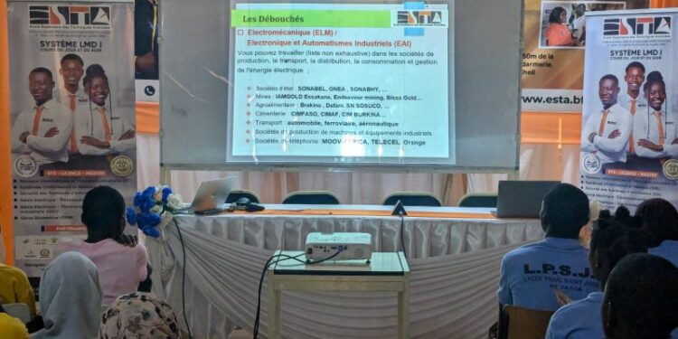 Éducation : l’École Supérieure des Techniques Avancées présente ses offres au futurs bacheliers