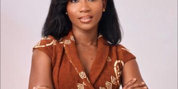 Cinéma : l’ivoirienne Sonia Guiza illustre les films africains à Paris.