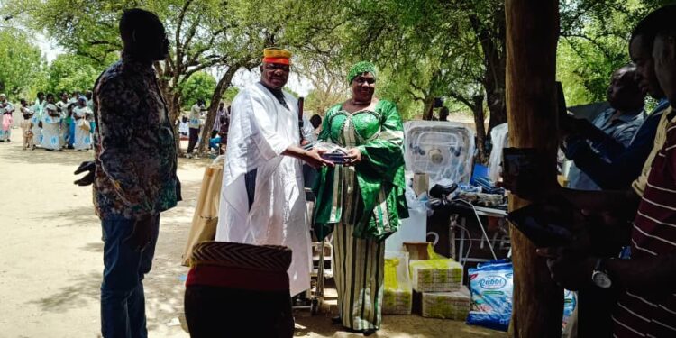 Centre médical urbain de Manga : Madame Sanga Aminata fait parler son cœur en remettant un lot de matériel pour la maternité