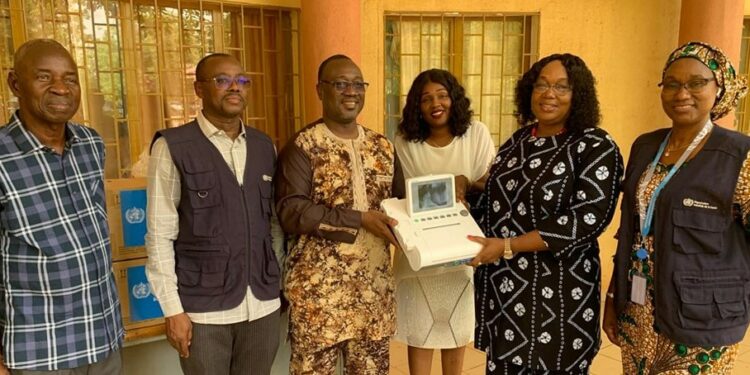 Lutte contre la mortalité maternelle et néonatale : L’OMS équipe les structures sanitaires au Burkina Faso