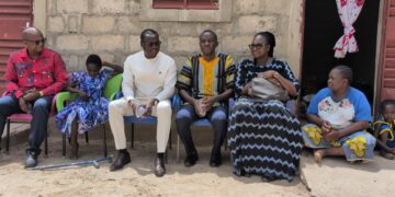 Solidarité : le Ministre en charge de la Culture rend visite à l’élève OUBDA Vanessa