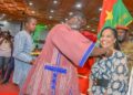 Burkina Faso : Nathalie Yamb décorée Chevalier de l’ordre de l’Étalon