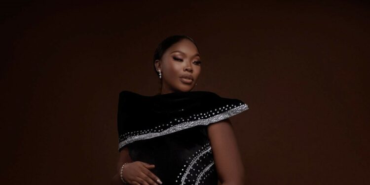 Musique et Maternité : Roseline Layo brise les limites