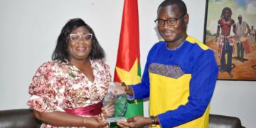 Promotion du Livre Africain : la lauréate du trophée 2024 reçue au ministère de la Culture