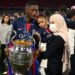 Football : l’épouse d’Ousmane Dembélé victime d’attaque raciste pour avoir porté le voile