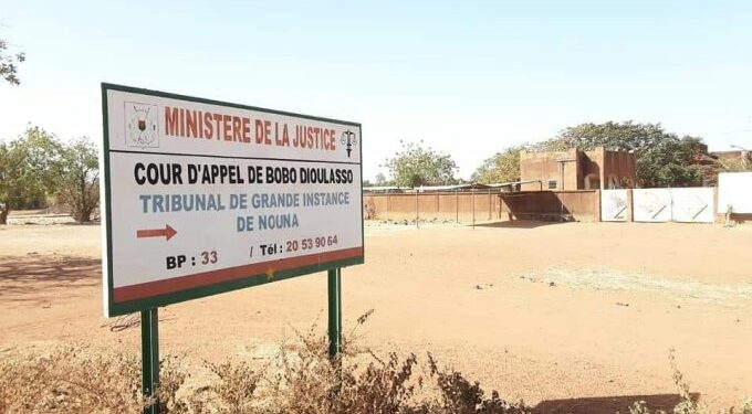 Nouna : Humilié par sa femme en public, il met le feu à ses affaires