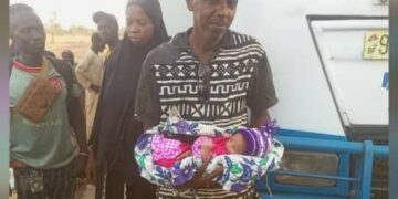 Un infirmier fait naître un bébé en pleine brousse sur la route de Dori
