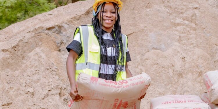 Faso Mêbo : Aïcha Trembler offre 20 sacs de ciment pour ses 20 ans