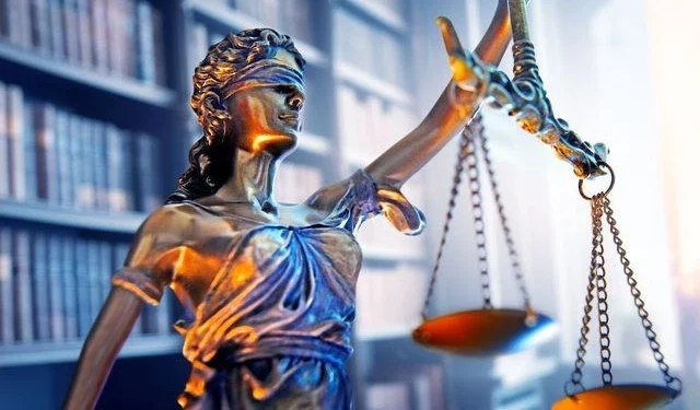 Un magistrat mis en examen pour viol et violences conjugales à Paris