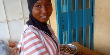 Entre pertes et jonglage : les vendeuses d’arachides se débrouillent