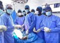 Burkina : première pose réussie de prothèse totale du genou sur une patiente de 59 ans