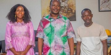 Buzz musical : L’artiste « La Tuine » et le chantre Alexandre KAFANDO reçus par les autorités du Ministère en charge des Arts et de la Culture.