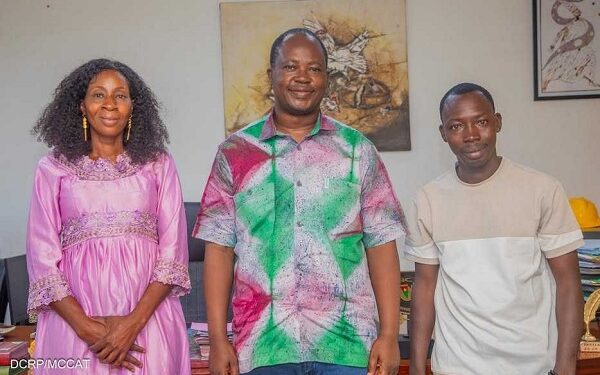 Buzz musical : L’artiste « La Tuine » et le chantre Alexandre KAFANDO reçus par les autorités du Ministère en charge des Arts et de la Culture.