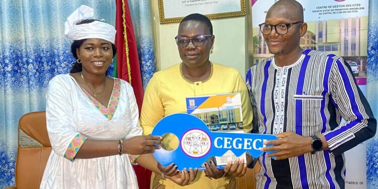 Burkina Faso : La meilleure enseignante de 2023 reçoit enfin, sa villa à Ziniaré