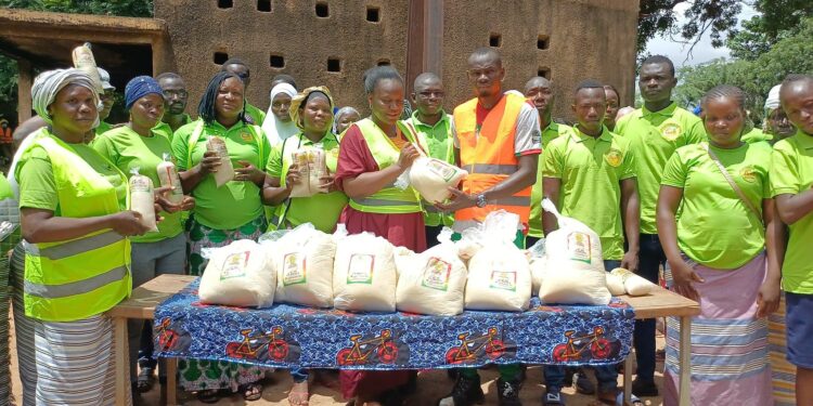 Faso Mêbo : Faso Attiéké fait don de 100 kg d’attiéké et de 3 cartons de poissons