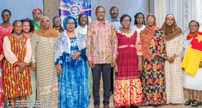 Promotion du leadership féminin :  Le chef de la diplomatie burkinabè se dit prêt à accompagner les femmes