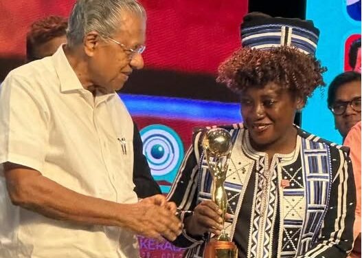 Inde : la journaliste burkinabè Mariam Ouédraogo sacrée « Personnalité médiatique internationale de l’année 2025 »