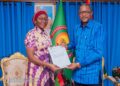 Oureratou Ouédraogo présente officiellement sa lettre de nomination, au ministre Karamoko Jean Marie Traoré
