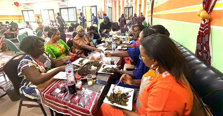 Consommons local : Les femmes de Oxfam célèbrent le savoir-faire burkinabè