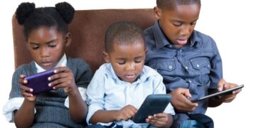 Écrans et santé visuelle de l’enfant : Des spécialistes donnent l’alerte