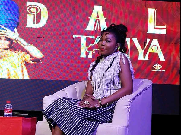 Miss Tanya, artiste musicienne