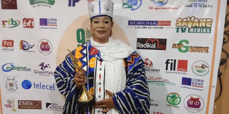 Africa Mousso 2025 : Un trophée décerné à Maman Afrique, une femme leader à l’engagement exemplaire