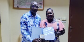 Centre national de Recherche scientifique et technologique (CNRST) : Dr Rebeca Compaoré présente officiellement son prix décerné par l’UNESCO