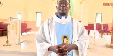 Noël :  » il faut profiter de l&rsquo;atmosphère festive tout en restant connecté à l&rsquo;essentiel qui est spirituel », Père Blaise SAVADOGO