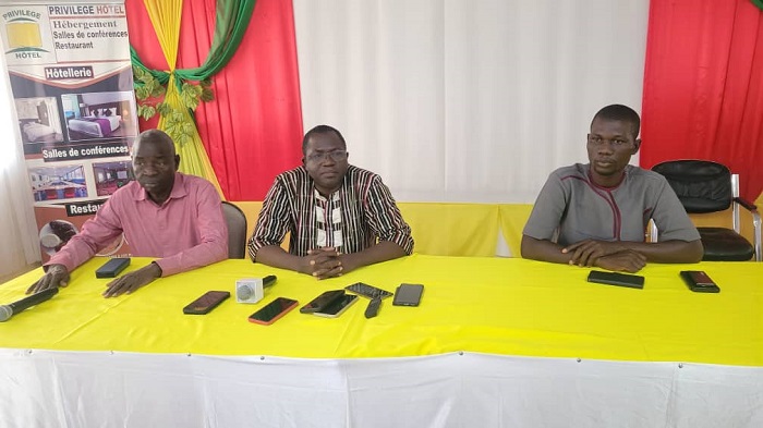 Moussa Dadjouari de la DSF, Pr Adama Ouattara gynécologue obstétricien et Adama Sawadogo de la DCRP