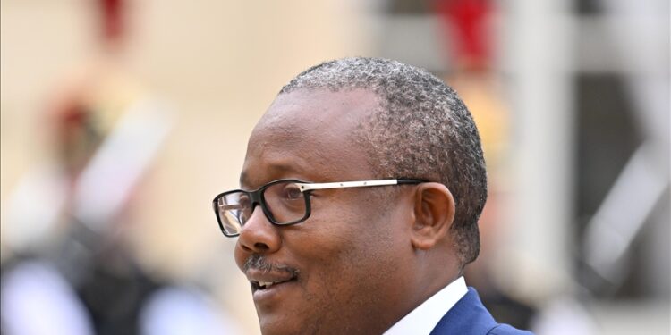 Guinée-Bissau : l’ex-président Embaló, renversé par un coup d’État, rejoint le Maroc après un passage au Congo